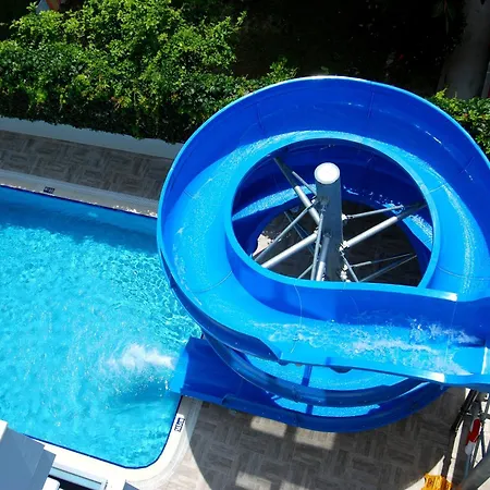 מלון Kleopatra Ramira אלאניה