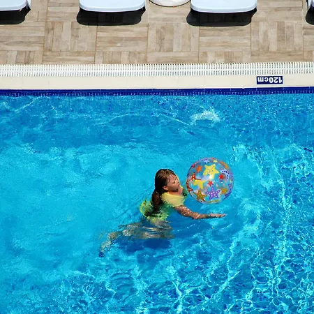 Kleopatra Ramira אלאניה