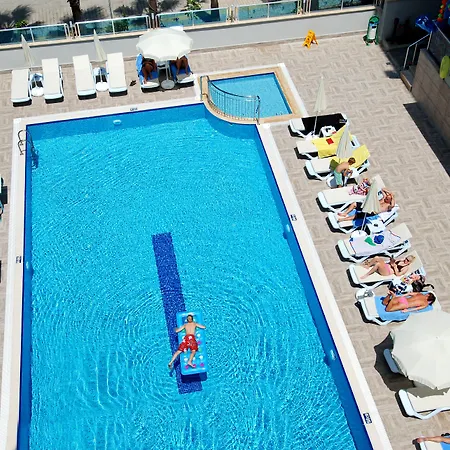 Kleopatra Ramira אלאניה