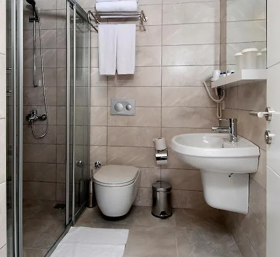 Kleopatra Ramira 4* אלאניה