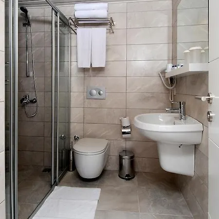 Kleopatra Ramira 4* אלאניה